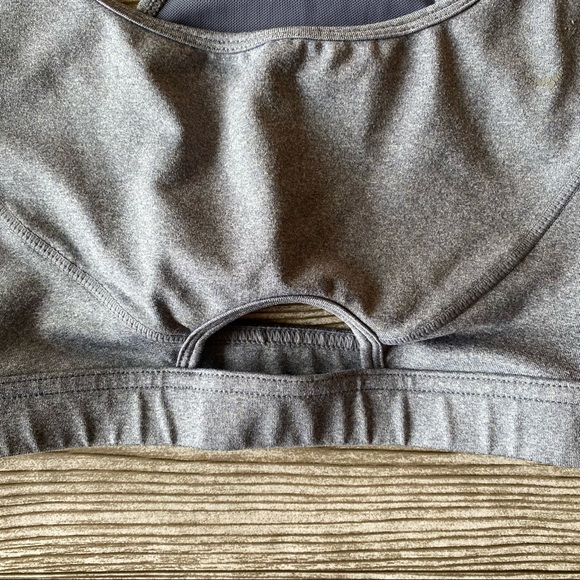 Gymshark Sports Bra Gray - Picture 3 of 10